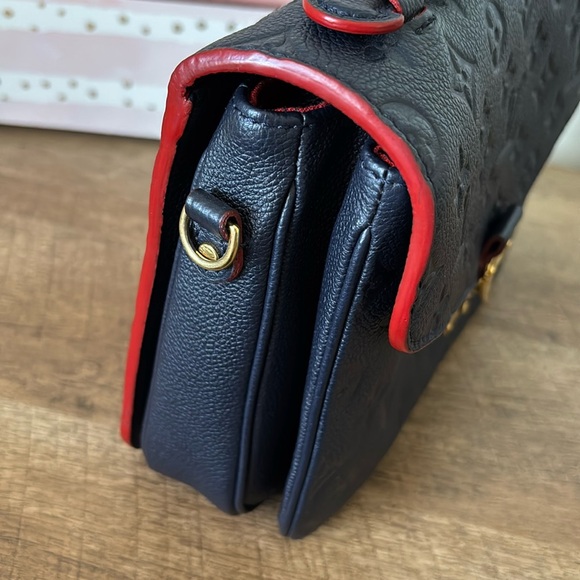 Pochette Métis in Empreinte Navy Blue Leather with Red- Louis Vuitton - Picture 8 of 11